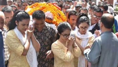 डा. उपेन्द्र देवकोटाको आर्यघाटमा अन्त्येष्टि