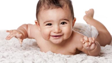 शिशु स्वस्थ जन्मिएको छ भनेर कसरी चिन्ने ? कसरी बढ्नुपर्छ शिशु ?