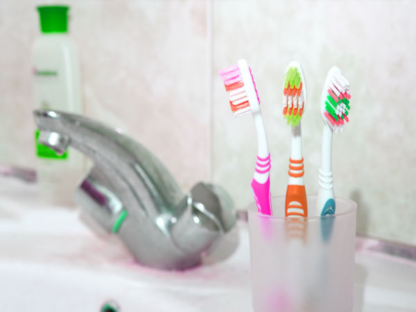 23-1448255540-toothbrush-holder