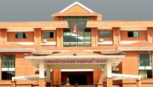 डा. दासमाथि लाग्यो घुस लिएको आरोप, अख्तियारद्धारा नियन्त्रणमा लिएर अनुसन्धान थालनी