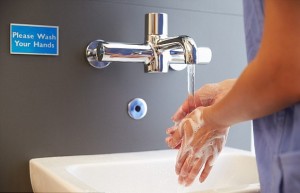 तातो पानी चाहिदैन चिसैले हात धोएपनि मर्छ किटाणु : अध्ययन्