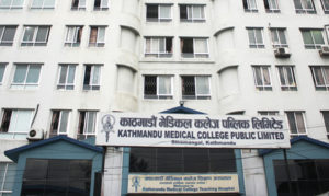 सौर्य एयरलायन्स दुर्घटना : केएमसीमा उपचाररत घाइते पाइलटको स्वास्थ्यमा सामान्य सुधार