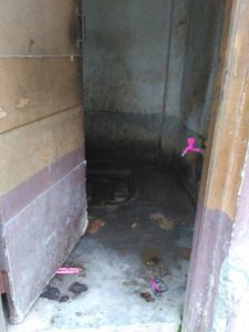 लौ हेर्नुस् बीर अस्पताल आइसियु छेवैको शौचालय !