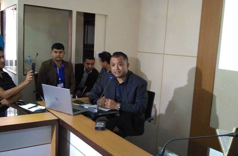 ‘सरकारी अस्पतालका प्रमुखलाई निजीमा ‘प्राक्टिस’ गर्न रोक लगाउँदैछौँ ‘ : गगन थापा