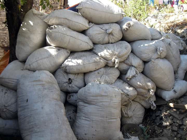 सत्ताइस हजार किलो अवैध जडीबुटी बरामद