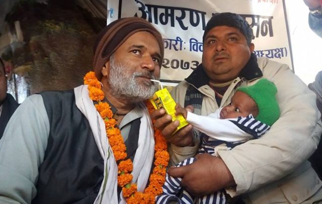 अस्पताल सुधारको माग राखेका तिवारीको अनसन १८ दिनमा तोडियो