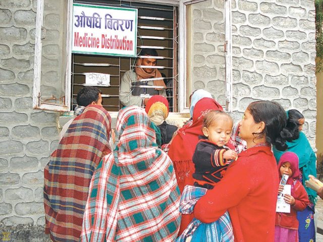 सुदूरमा औषधिअभाव : रित्तै हात फर्कान्छन् बिरामी