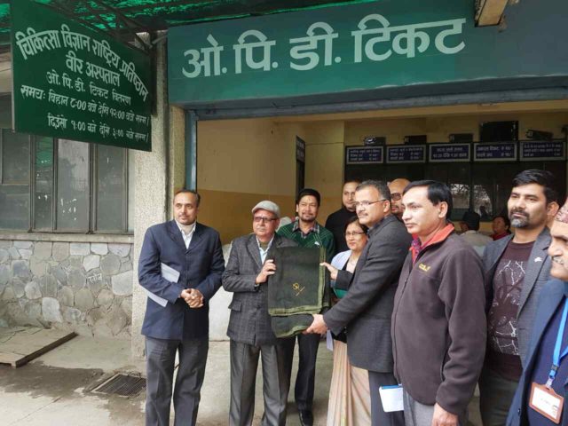 टेलिकमले दियो बीर अस्पताललाई कम्बल उपहार