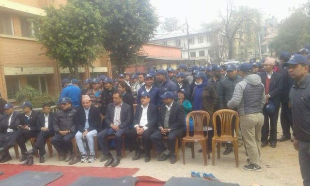 योग गर्न विहानै विभाग पुगे स्वास्थ्य मन्त्री स्वास्थ्य सचिव