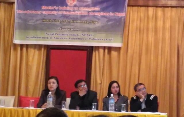 खोपको पैरबी गर्न चिकित्सकहरुलाई अभिमुखिकरण तालिम