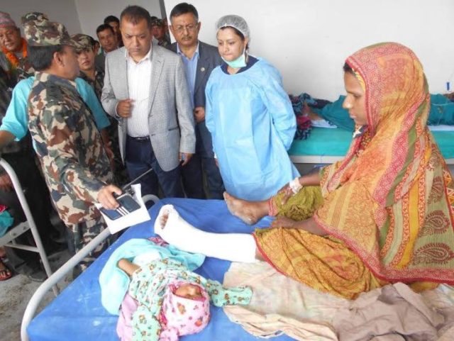 स्वास्थ्य मन्त्री थापा शिविर स्थलमा, ७७ जनाको शल्यक्रिया