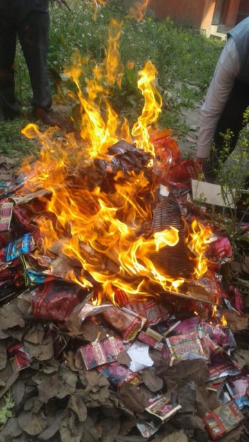 अनुगमन टोलीले ४ बोरा सुर्तीजन्य पदार्थ जफत गरि जलायो