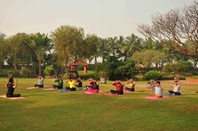 भारतले एक सयवटा योगा पार्क बनाउँदै