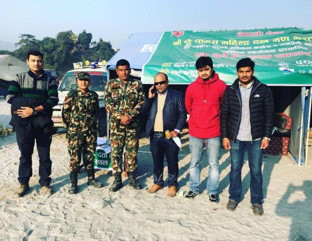 सेनाको देवघाट स्वास्थ्य शिविरलाई पुरानो मेडिकल कलेजको सहयोग