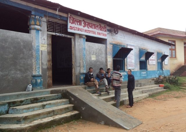 बैतडीका अस्पतालमा मौसमी बिरामीको चाप