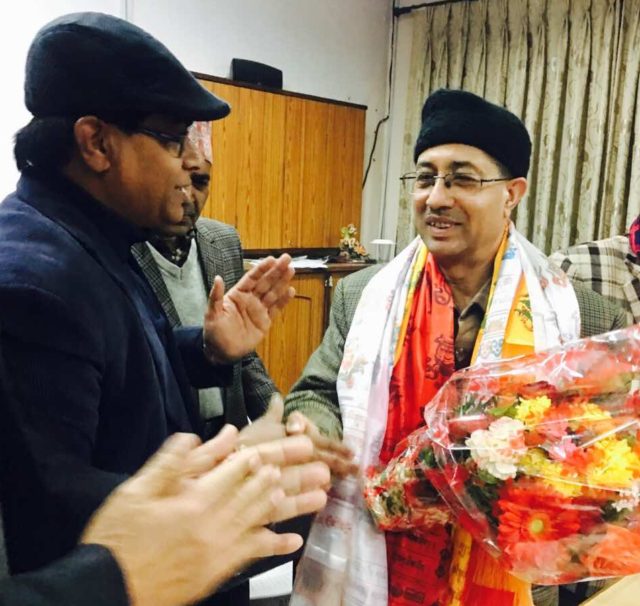 सर्बोच्चबाट पुनर्वहाली भएका आइओएमका डीन प्राडा शर्माद्धारा आजै पदबहाली