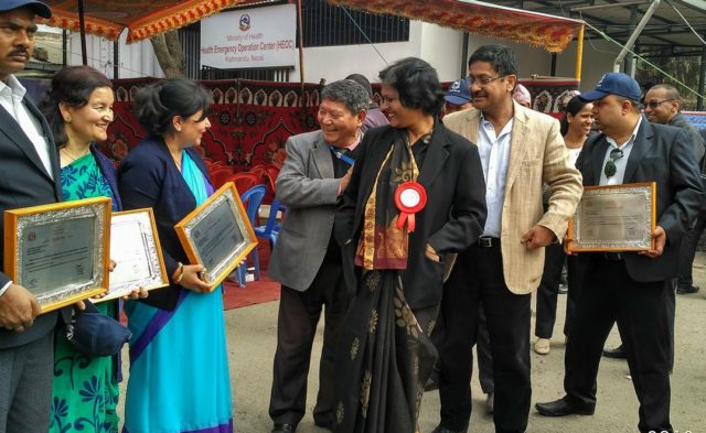चार जना स्वास्थ्यकर्मीलाई स्वास्थ्य सेवा पुरस्कार