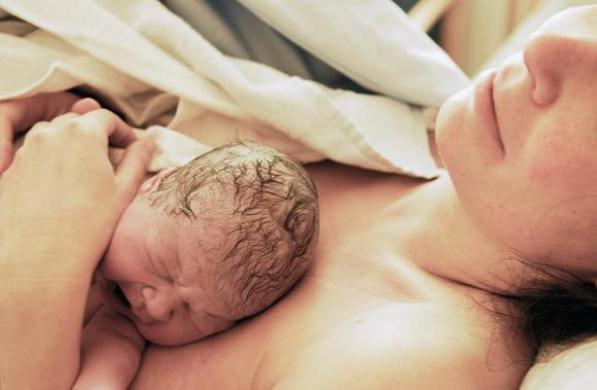 बन्दुकधारीको आक्रमणमा परेकी गर्भवतीले घाइते अवस्थामै जन्माइन बच्चा
