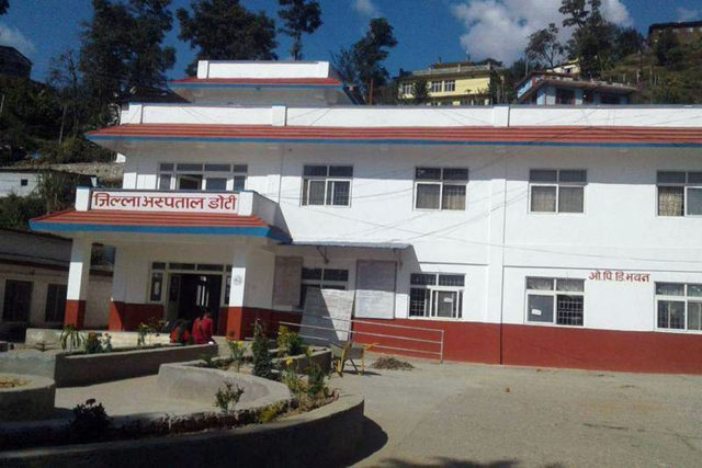 निजी क्षेत्रका डाक्टरले धान्दै जिल्ला अस्पताल