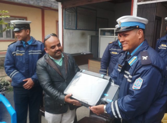 पुरानो मेडिकल कलेजद्धारा प्रहरी कार्यालयलाई प्रिण्टर सहयोग