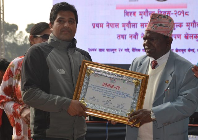 उत्कृष्ठ स्वास्थ्य पत्रकारिता पुरस्कार ढुंगेललाई