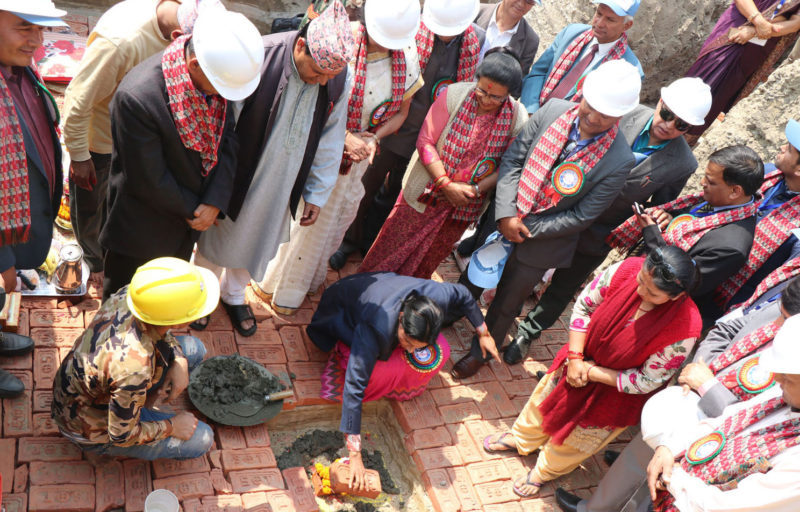 भक्तपुरमा तीन सय शय्याको छातीरोग अस्पताल बन्दै, राज्यमन्त्री अर्यालले गरिन शिलान्याश