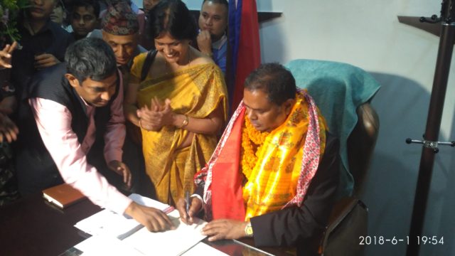 उपप्रधान एवं स्वास्थ्य मन्त्री यादवले गरे पदबहाली (भिडियो सहित)
