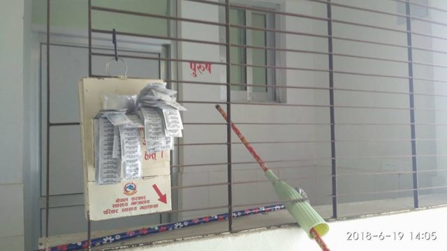 स्वास्थ्य चौकीको शौचालय बाहिर कण्डम बक्स राखेपछि ….