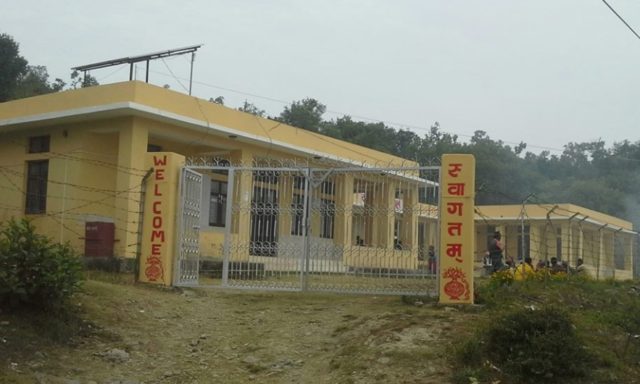 स्टाफ नर्स र अहेवको भरमा दैलेखको दुल्लु अस्पताल