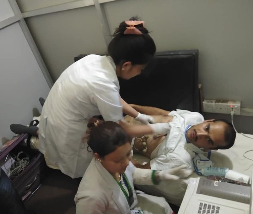 सिंहदरबारको नि:शुल्क स्वास्थ्य शिविरमा इको र इसीजी गराउनेको भीड