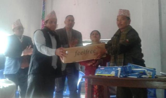 पाल्पा : छात्रालाई सेनेटरी प्याड वितरण