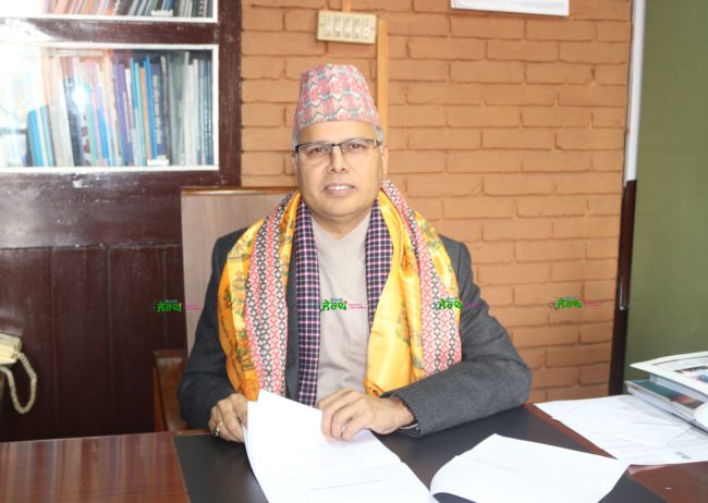 सचिव केदारबहादुर अधिकारीले स्वास्थ्य मन्त्रालयको कार्यभार सम्हाले