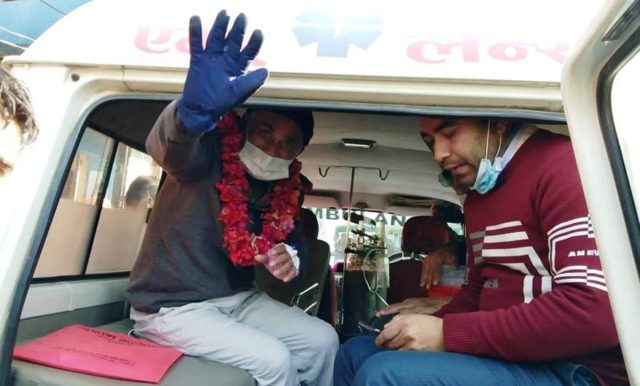 स्वास्थ्य बिग्रिएपछि अनशनरत डा केसीलाई अस्पताल सारियो