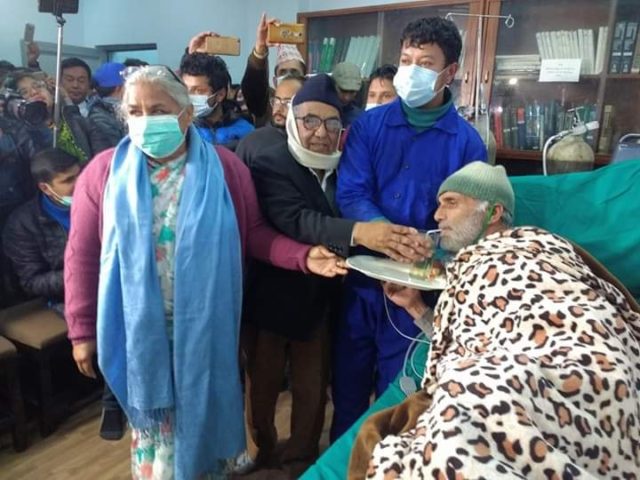 अनशन तोडेपछि डा. केसीले भने, ‘बाँदरले आफ्नो घर पनि बनाउँदैन अरुले बनाएको भत्काउँछ’