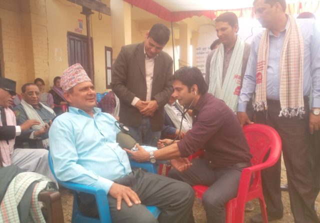 गैंडाकोटमा पुरानो मेडिकल कलेजको नि:शुल्क स्वास्थ्य शिविर, ७ सय बढी लाभान्वित