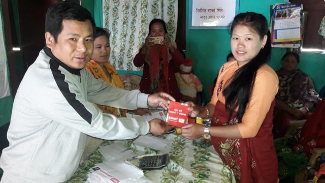 सुनौलो हजार दिन भित्रका ७४ महिलालाई निःशुल्क सिमकार्ड वितरण