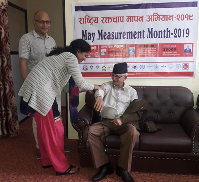 मुख्यमन्त्री पौडेलको रक्तचाप जाँच गरी अभियानको शुभारम्भ
