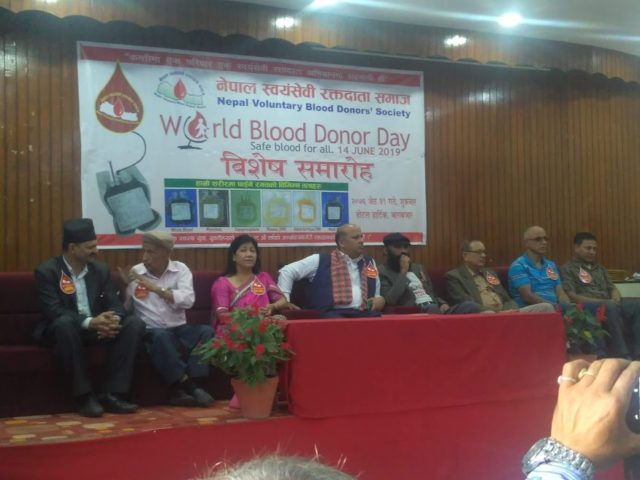 रक्तदाताले उपलव्ध गराएको रगत निःशुल्क वितरण गर्न माग