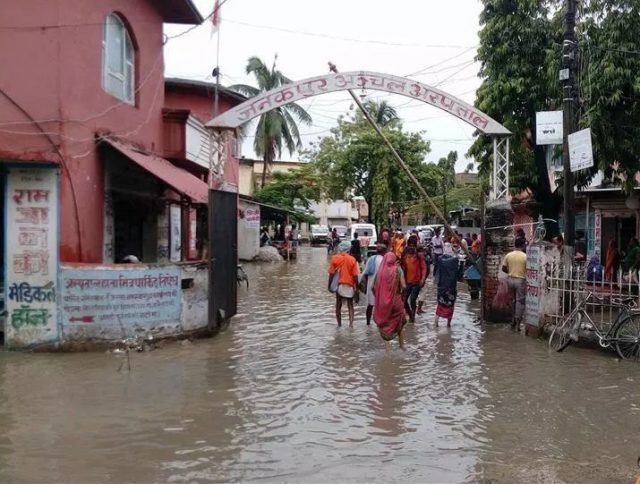 लगातारको बर्षा पछि जनकपुर अञ्चल अस्पताल डुवानमा