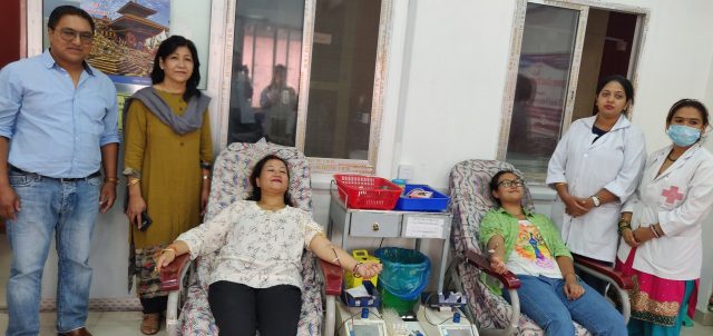 रक्तदान गरी अनुज्ञाले मनाइन अठारौँ जन्मोत्सव