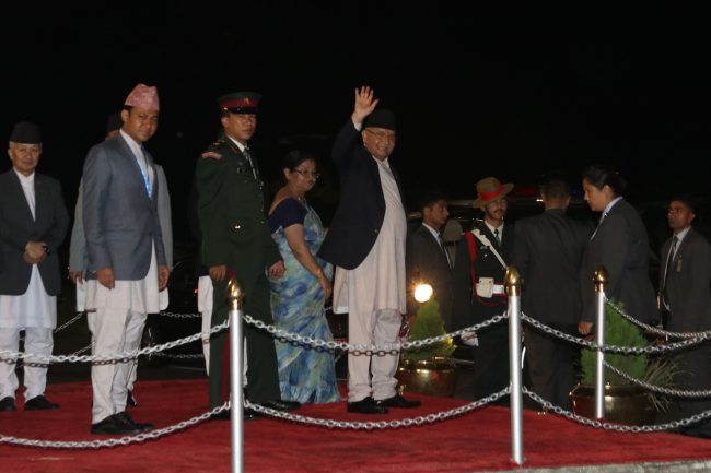 प्रधानमन्त्री ओली स्वास्थ्य परीक्षणका लागि सिङ्गापुर प्रस्थान