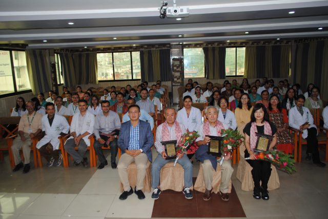 केडीसीद्धारा बुद्धिबंगरा फाउन्डेशन जापानका पदाधिकारीलाई सम्मान