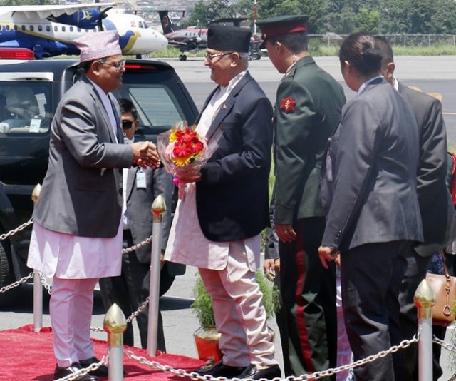प्रधानमन्त्री ओली स्वास्थ्य उपचार गरी स्वदेश फिर्ता