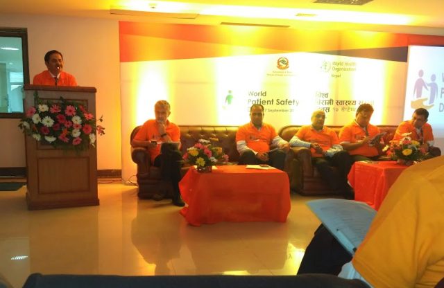 चिकित्सकलाई स्वास्थ्य सचिवको आग्रह, ‘हेण्ड राईटिङ तालिम लिएरै भएपनि अक्षर सुधार्नुस्’