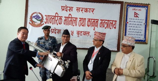 प्रदेश नं ५ सरकारलाई डेङ्गु नियन्त्रणका लागि मेशिन हस्तान्तरण