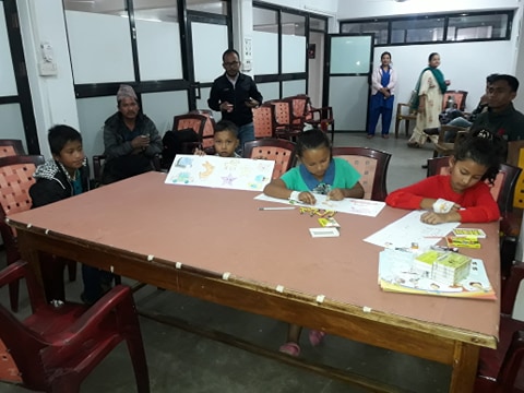 ईशान अस्पतालमा उपचाररत बालबालिकाबीच चित्र कोर्ने प्रतिस्पर्धा