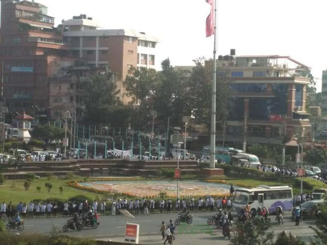 मेडिकल कलेजका विद्यार्थीद्धारा माइतीघर मण्डलामा ‘घेरावन्दी’