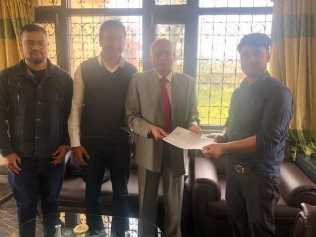 चारवटा मेडिकल कलेजको सम्वन्धन खारेज गर्न युवा चिकित्सकको माग