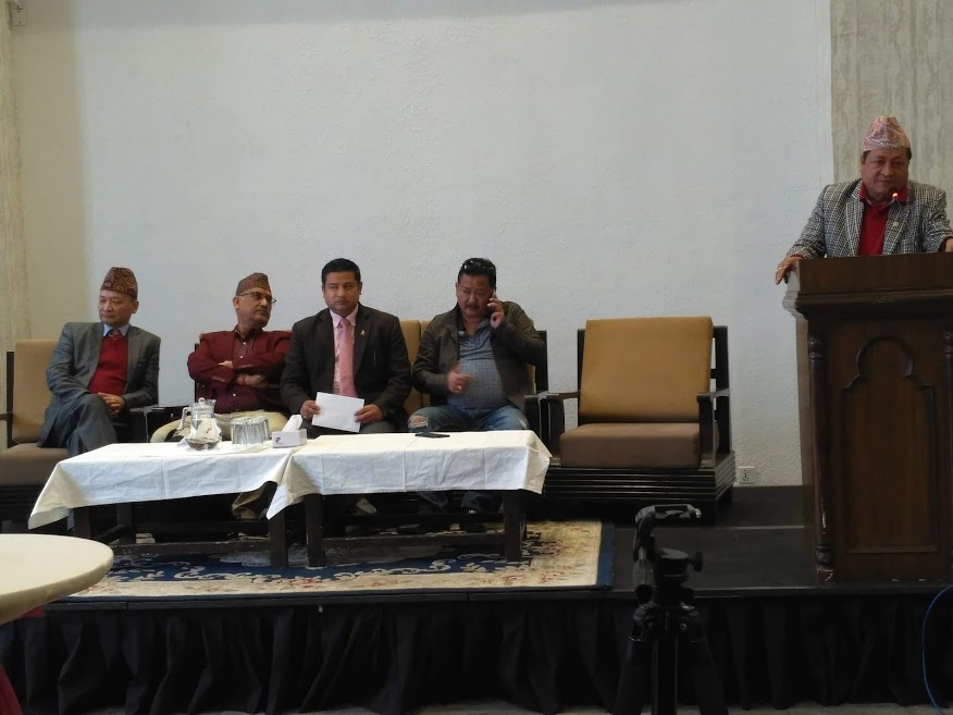 औषधि उत्पादकले भने, ‘आत्तिनु पर्दैन छ महिनालाई पुग्ने औषधि नेपालमै छ’