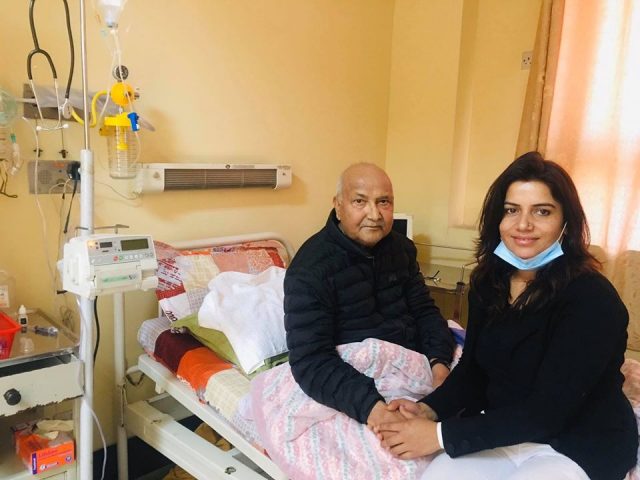 मिर्गौला प्रत्यारोपण पछि प्रधानमन्त्री ओली र भान्जी समिक्षाको स्वास्थ्यमा सुधार